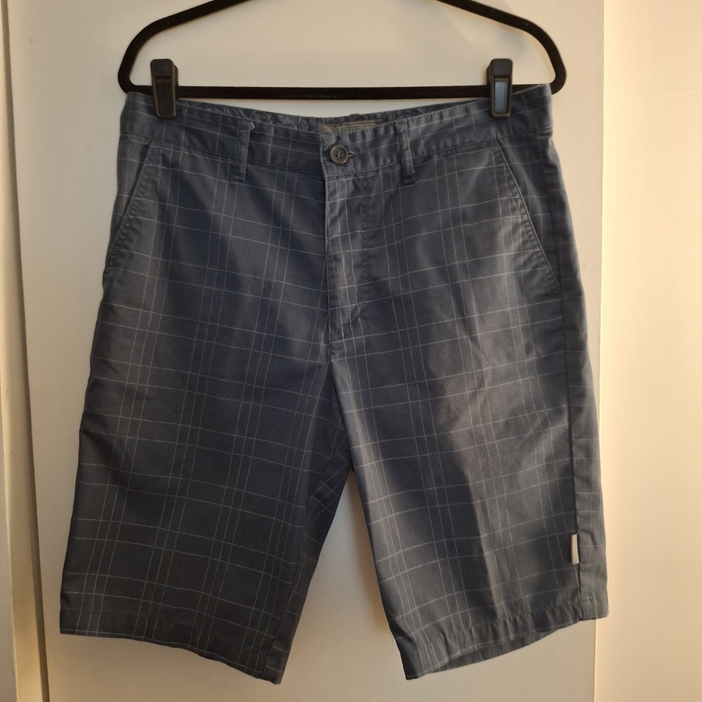 Griffith Men's Blue Pinstriped Flat Front Casual Shorts